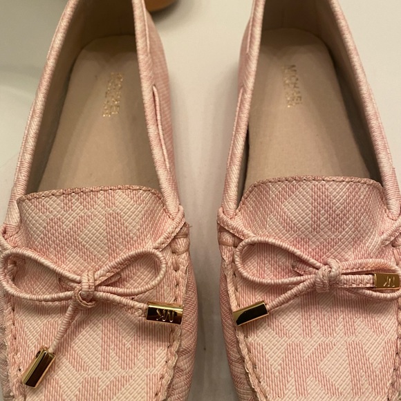 Michael Kors - Picture 1 of 3
